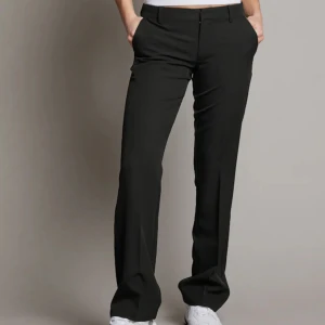 Bikbok Vera - Super fina kostymbyxor i modellen Vera, säljer då jag aldrig använder dem. I perfekt skick och inga defekter. 