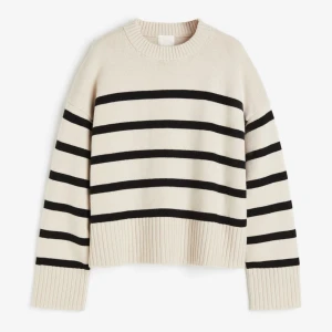 Stickad tröja - Helt oanvänd med lappar kvar, säljer då jag har flera liknande