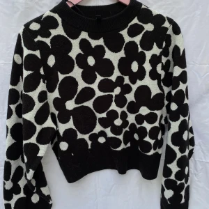 stickad tröja - Stickad tröja perfekt till hösten eller kalla sommar kvällar 💓💓💓