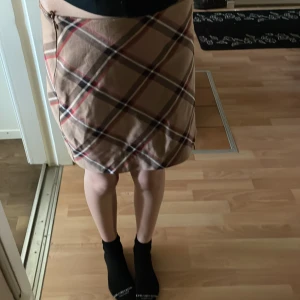 Kjol  - Kjol som jag aldrig använt. Köp den😁