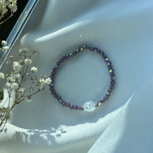 Handgjort armband 🤍 - .