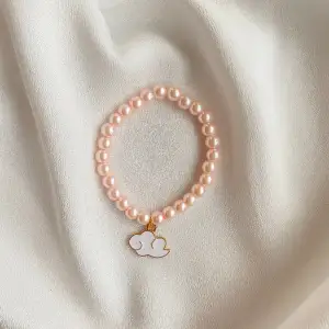 Handgjorda armband i olika färger💗