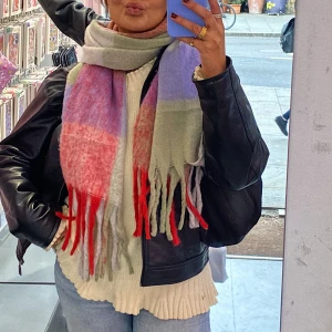 Halsduk - Mysig halsduk köpt på en marknad i London💕