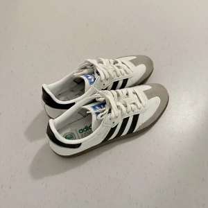 Adidas Samba  - Adidas samba skor i väldigt fint / näst intill oanvänt skick. Pris inte hugget i sten. PM vid frågor 