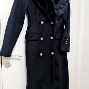 Lång jacka  - O använder 