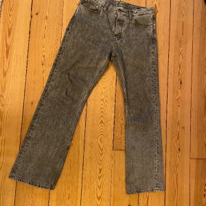 Hope Rush Jeans - Säljer mina hope rush jeans i storlek 31. Inget fel på byxorna och jag har tagit hand om dom bra. Ny pris 1800 mitt pris 600. Ifall du vill ha fler bilder så kontakta mig!
