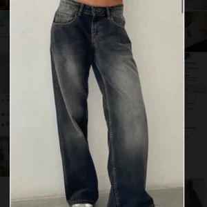  jeans - Säljer dessa skikt snygga jeans från Motel Rocks då de var liite för små. Passade dock perfekt i längden på mig som är 171 lång! Lappen kvar, orsakar bara inte lämna tillbaka! Nypris 850kr, säljer för 650, annars lämnar jag tillbaka dom