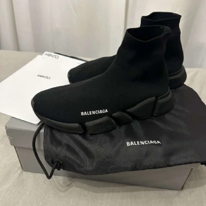 BALENCIAGA skor  - Äkta finns kvitto me helt nya priset går att diskutera  Storlek 42