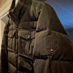 Hilfiger Jacka  - Tommy Hilfiger jacka i jättebra skick Storlek S (mer som S/M)