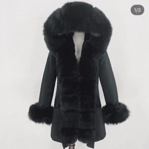 Parka jacka  - Säljer min parka jacka! Jätte bra skikt, ser nästan helt ny ut!! Använt den få gånger, storlek S-M  !! Sitter skit fint och är en medium i storleken men passar även en med small. PRIS KAN DISKUTERAS FÖR SERIÖSA KÖPARE! 