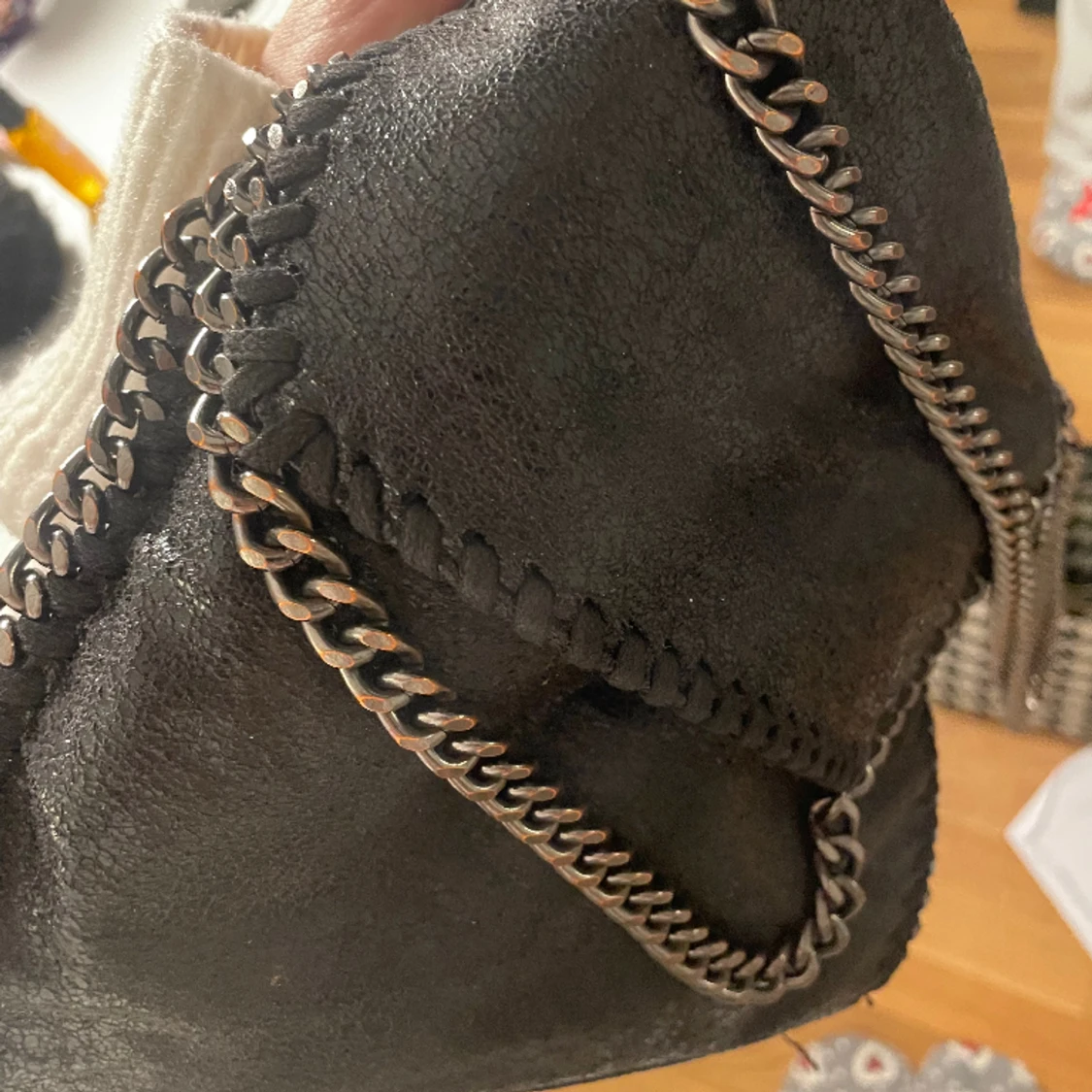 Glittrig axelremsväska  - 90