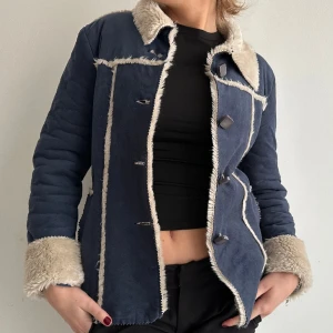 Mocka jacka med päls detaljer  - Unik 70-tal vinterjacka 🫶🏼 Fint skick! 