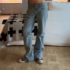 Så snygga gröna Levi’s jeans💚 - Säljer mina sååå snygga gröna Levi’s jeans!💚