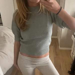 Jätte söt stickad t-shirt från Zalando !! Knappt använd säljer för att den inte är min stil💝💝💝