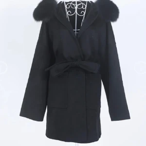 Svart kappa med päls - En svart kappa med päls, använd några gånger men är fortfarande i bra skick