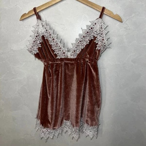 Pyjamas Set - Charmigt pyjamasset i färg dustypink🤍använd endast en gång!