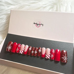 Lösnaglar  - Lösnaglar