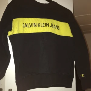 Calvin Clein - Calvin tröja  Den sitter mindre på mig så ingen användning för detta , like this One 