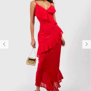 Super snygg rödklänning, aldrig använt!❤️