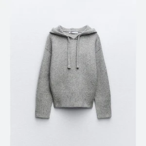Stickad Hoodie - Slutsåld Stickad hoodie från zara, använd max 3 gånger. Nyskick! Nypris:499kr (Lånad bild)