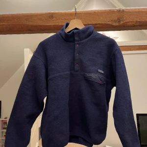 Patagonia fleece  - Vintage lila patagonia fleece i storlek M  