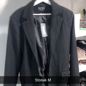 Jacka  - Knappt använd. Köpare står för frakten 