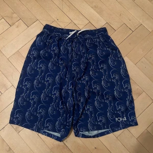 Polar skate co badbyxor - Badbyxor/shorts från polar skate co, storlek M bra skick