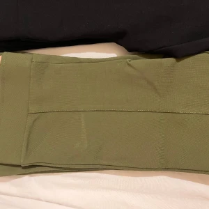 bootcut kostymbyxor - Bootcut kostymbyxor från lindex! Jättesnygga! Tvättas innan postas! 