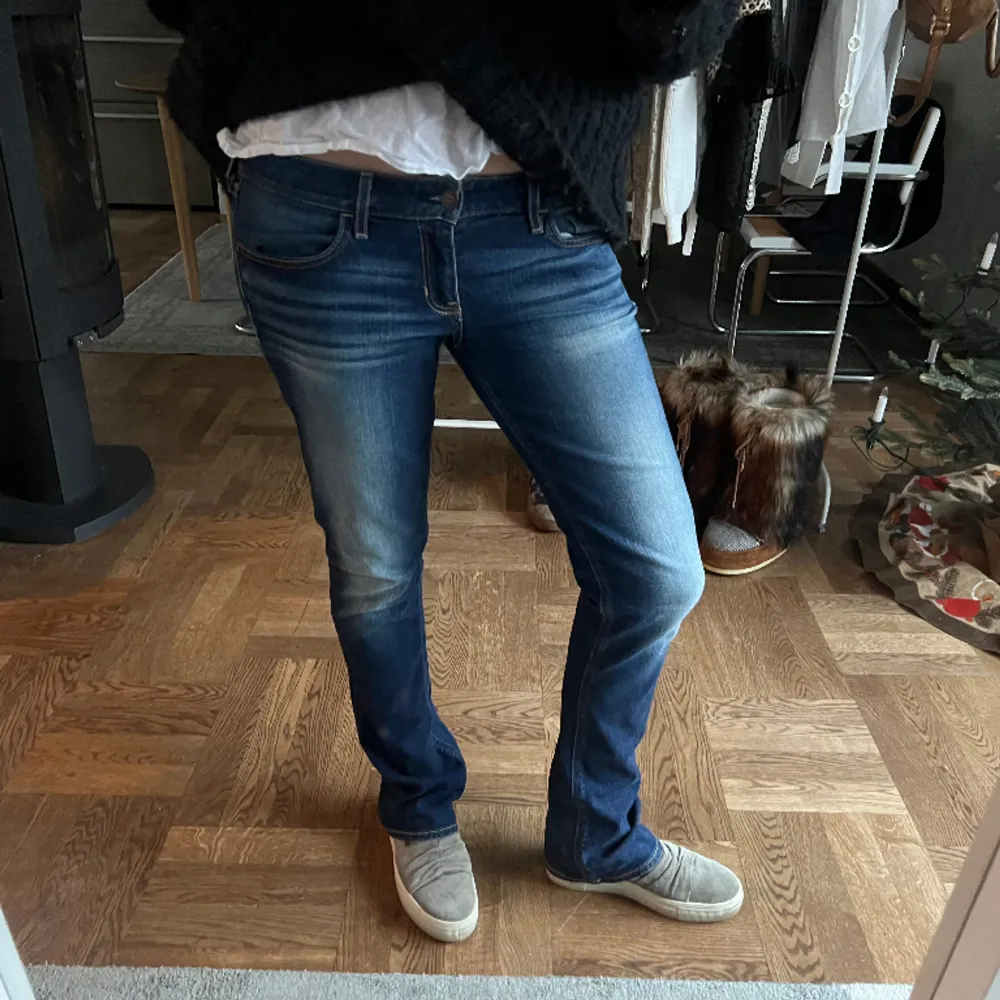Raka jeans med så najs tvätt från hollister, storlek 29x33, jag är 170. Jeans & Byxor.