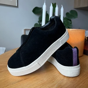 Eytys Doja Suede - Eytys Doja slip on storlek 37.  