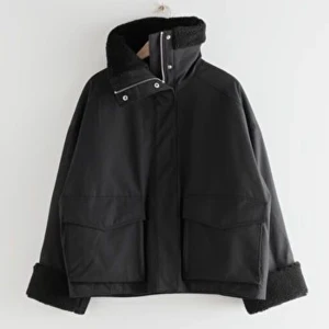 & other stories jacka - Oversized shearling jacka från & other stories, passar även större 