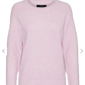 Populära vero moda tröjan - En garderobshörnsten som fungerar under alla årstider och ger din look en bekväm, mysig atmosfär. Frågar du oss är en stickad topp populär året runt! Hitta den som passar dig och styla den kanske med ett par jeans.