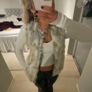 Päls väst - Snygg skön väst med fejk päls 