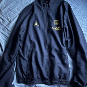 Psg kofta/tunn jacka - Bara andvänd en gång då den var för stor Våga fråga om det är något du undrar över