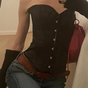 Svart korsett - Superfin svart korsett som aldrig använts. Snörning på baksidan. 
