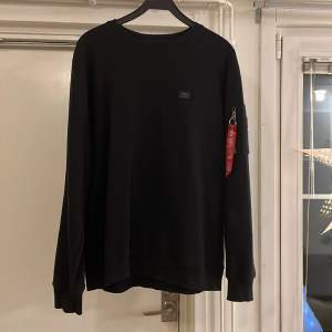 Alpha industries sweatshirt svart storlek xl svart knappt använd