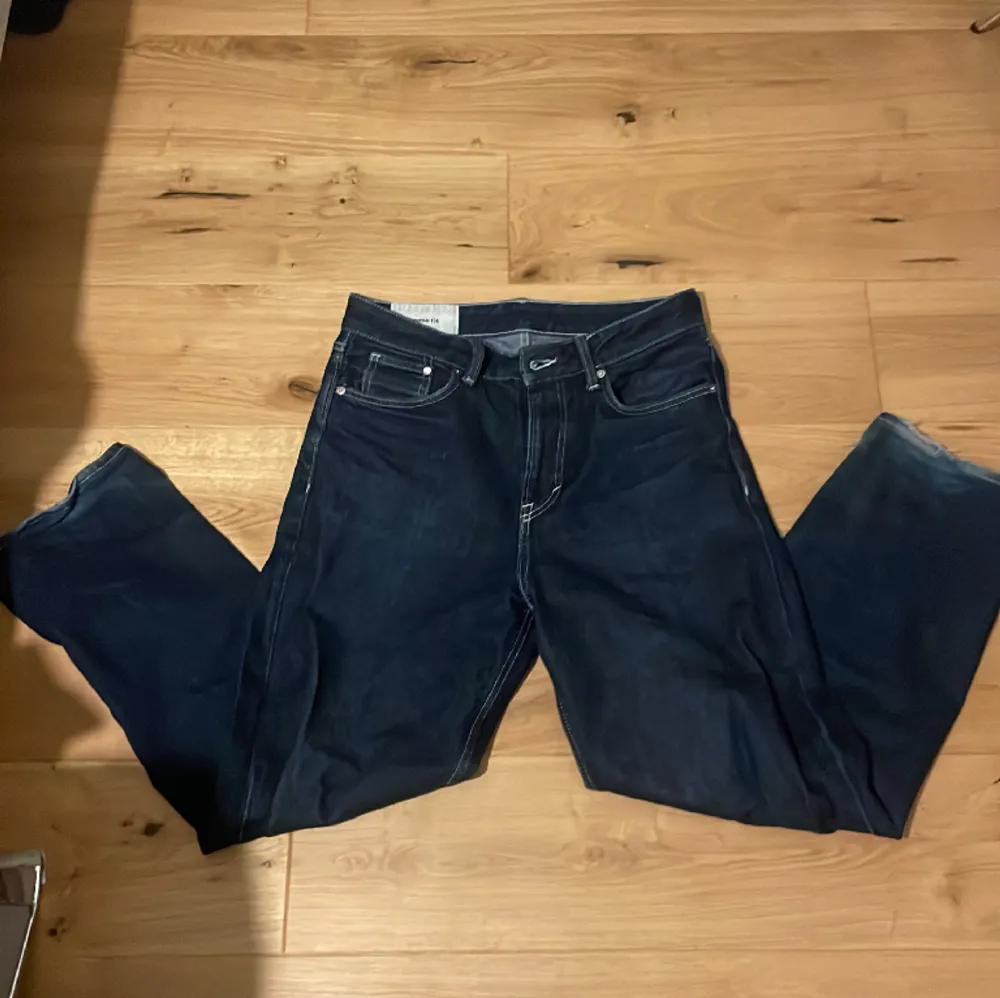 Det är ett par loose jeans från hm, mycket bra skick. Jeans & Byxor.