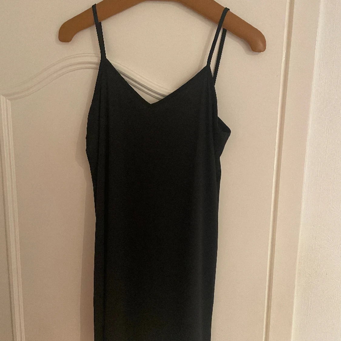 Svart kort klänning