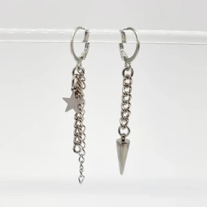 Handgjorda örhängen  - Handgjorda örhängen ●Material- rostfritt stål  ●Örhängeskrokar -100% rostfritt stål . Nickel fri.☆☆☆Längd - 6cm ,par-90kr