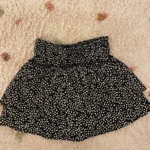 Jättefin zara kjol från barnavdelningen, den är så fin, flitigt använd men inga defekter. 