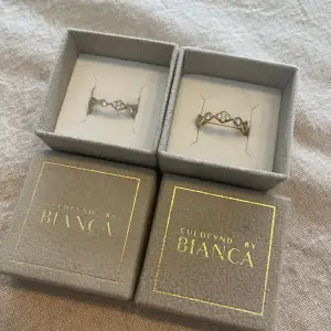 Två ringar i färgen silver och guld från Guldfynd by Bianca. Finns spår av användning men ändå i gott sick, varav jag säljer de billigt 200kr för båda. 