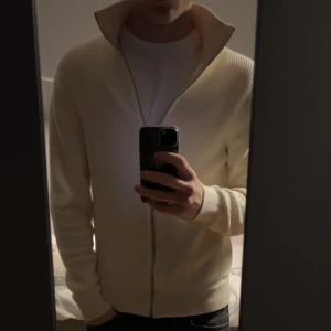 Full zipp - Full zipp från brothers använd fåtal gånger. Storlek L men passar dig som har M