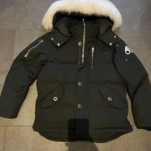Moose knuckles 3q jacka - Bra skick knappt använd, priset kan diskuteras vid snabb affär 