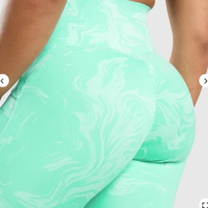 Waistsupport leggings med scrunch från Gymshark. - Helt nya men lapparna bortklippt. Strl S. Så fin turkos/grön/mint-färg.