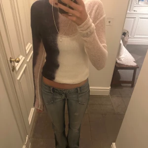 Weekday tröja - Säljer min jättesnygga tunt stickade weekday tröja💓den är i storleken xs men skulle säga att den är relativt stor i storleken! 💓