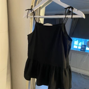 Topp - En topp från hm i storlek 152.