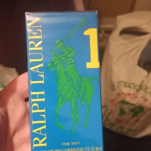 Ny ralph lauren 1  - Herr parfym eau de toilette 50ml oöppnad plomberad finns på eskilsvägen vid Haninge centrum men kan träffas upp i Stockholm området eller skicka på posten swish eller kontanter 