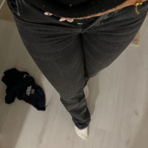 Grå jeans zara - Grå jeans zara! Midrise💞💞