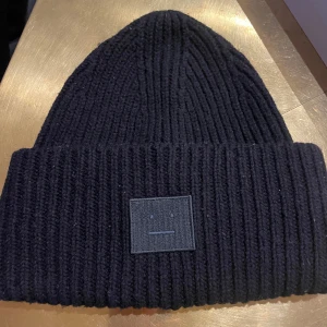 Acne mössa  - Acne mössa  Cond 7/10