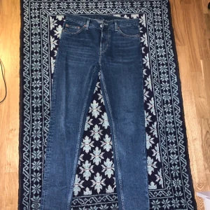 Weekday slim jeans 30 x 30.  - Varan är i mycket bra sick, tvättat byxorna en gång sedan köp och det var innan försäljning. 
